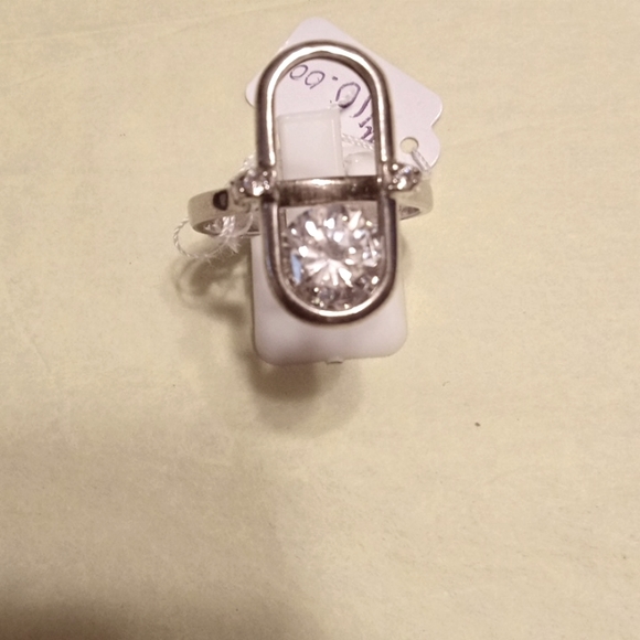 Finest Swarovski Zirconia - Picture 1 of 2